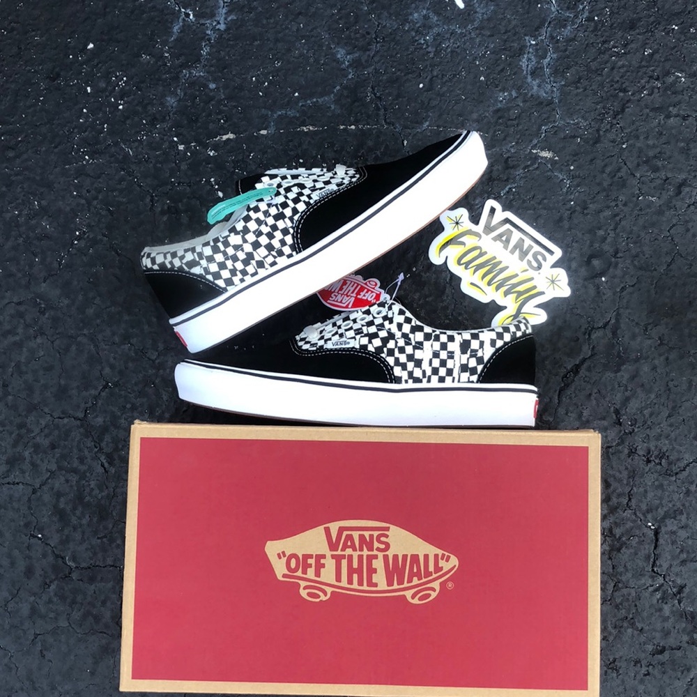 NWT BRAND NEW Vans ComfyCush Era (Tear Check) Black/True White